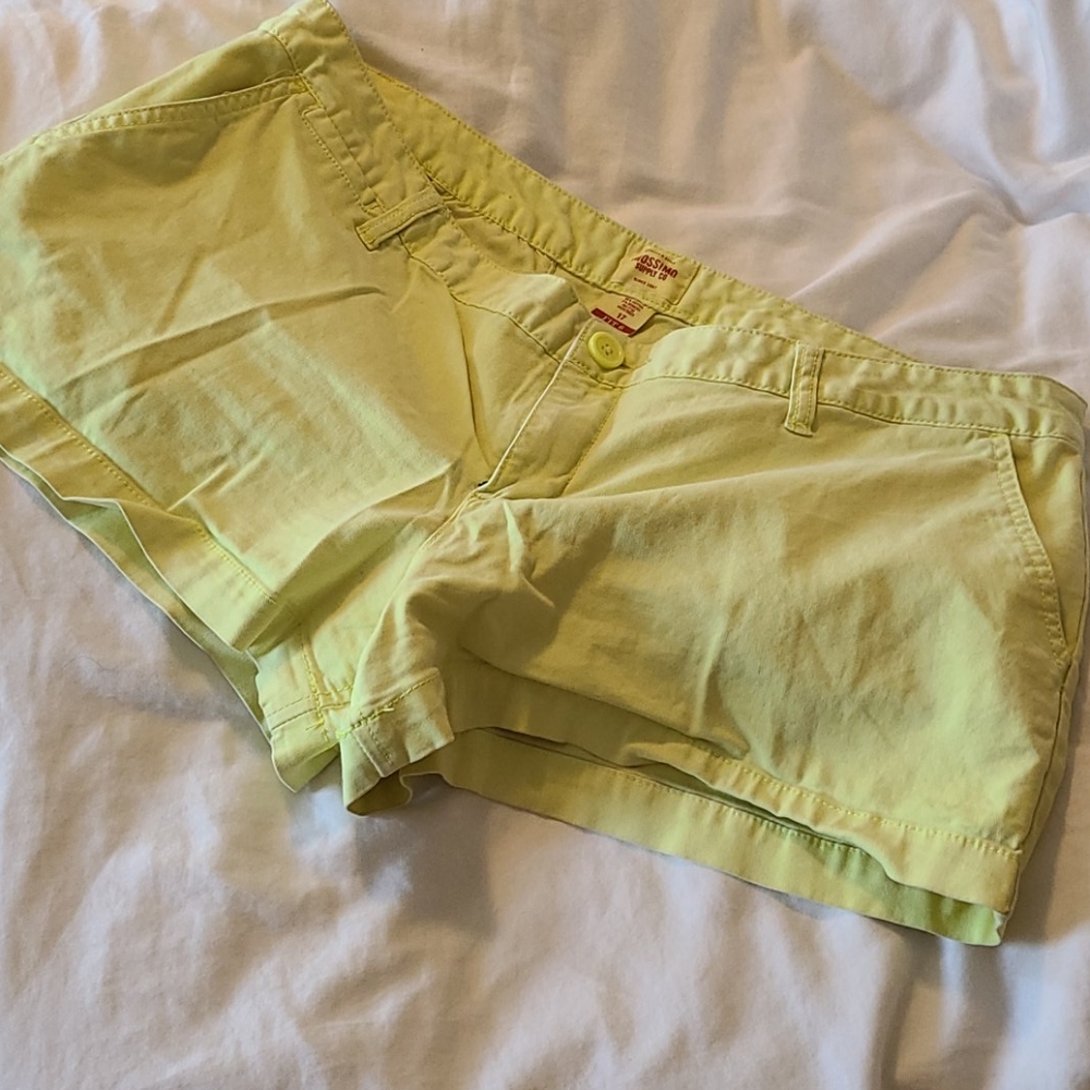 Shorts - Picture 4 of 5